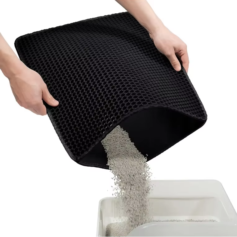 Cat litter trapping mat being emptied